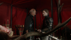 extant_GameOfThrones_1x07-YouWinOrYouDie_0435