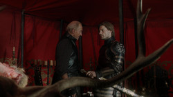 extant_GameOfThrones_1x07-YouWinOrYouDie_0436
