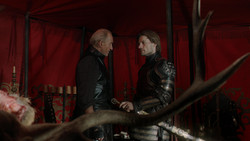 extant_GameOfThrones_1x07-YouWinOrYouDie_0438
