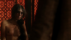 extant_GameOfThrones_1x07-YouWinOrYouDie_0946