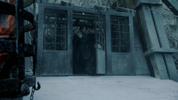 extant_GameOfThrones_1x07-YouWinOrYouDie_1937