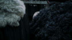 extant_GameOfThrones_1x07-YouWinOrYouDie_3686