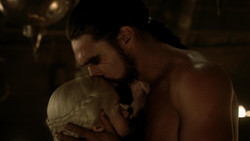 extant_GameOfThrones_1x07-YouWinOrYouDie_5235