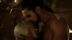 extant_GameOfThrones_1x07-YouWinOrYouDie_5239
