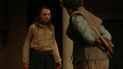 extant_GameOfThrones_1x08-ThePointyEnd_0195