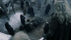 extant_GameOfThrones_1x08-ThePointyEnd_0901