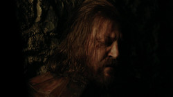 extant_GameOfThrones_1x09-Baelor_0034