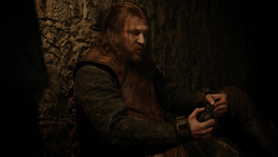 extant_GameOfThrones_1x09-Baelor_0240