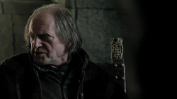 extant_GameOfThrones_1x09-Baelor_0653