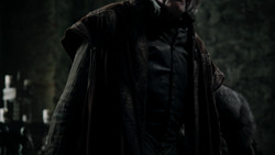extant_GameOfThrones_1x09-Baelor_0795