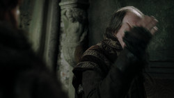 extant_GameOfThrones_1x09-Baelor_0860