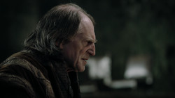 extant_GameOfThrones_1x09-Baelor_0957