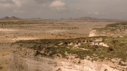 extant_GameOfThrones_1x10-FireAndBlood_2215