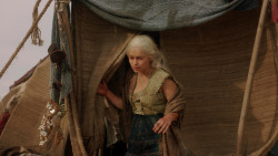 extant_GameOfThrones_1x10-FireAndBlood_2425