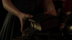 extant_GameOfThrones_1x10-FireAndBlood_2860