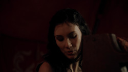 extant_GameOfThrones_1x10-FireAndBlood_2875