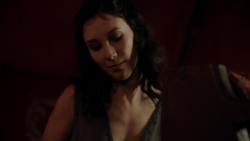 extant_GameOfThrones_1x10-FireAndBlood_2877