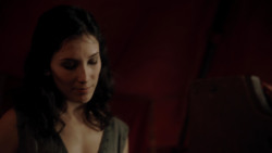 extant_GameOfThrones_1x10-FireAndBlood_2878