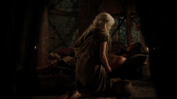extant_GameOfThrones_1x10-FireAndBlood_3245