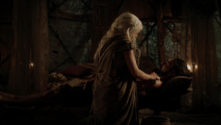 extant_GameOfThrones_1x10-FireAndBlood_3254