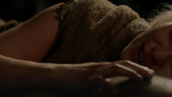 extant_GameOfThrones_1x10-FireAndBlood_3365