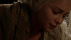 extant_GameOfThrones_1x10-FireAndBlood_3414