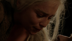 extant_GameOfThrones_1x10-FireAndBlood_3423