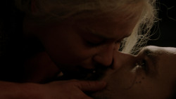 extant_GameOfThrones_1x10-FireAndBlood_3426
