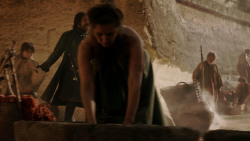 extant_GameOfThrones_1x10-FireAndBlood_4185