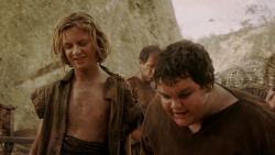 extant_GameOfThrones_1x10-FireAndBlood_4247