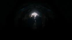 extant_GameOfThrones_1x10-FireAndBlood_4739