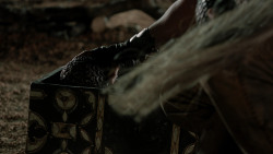 extant_GameOfThrones_1x10-FireAndBlood_4771