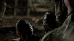 extant_GameOfThrones_1x10-FireAndBlood_4774