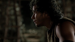 extant_GameOfThrones_1x10-FireAndBlood_4777