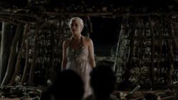 extant_GameOfThrones_1x10-FireAndBlood_4944