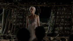 extant_GameOfThrones_1x10-FireAndBlood_4945
