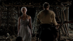 extant_GameOfThrones_1x10-FireAndBlood_5010