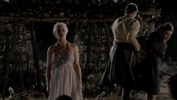 extant_GameOfThrones_1x10-FireAndBlood_5017