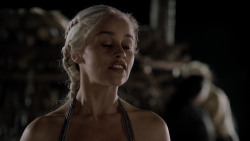 extant_GameOfThrones_1x10-FireAndBlood_5037