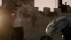 extant_GameOfThrones_2x01-TheNorthRemembers_0010