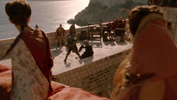 extant_GameOfThrones_2x01-TheNorthRemembers_0018