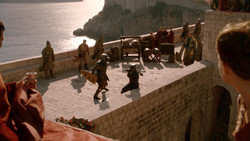 extant_GameOfThrones_2x01-TheNorthRemembers_0023