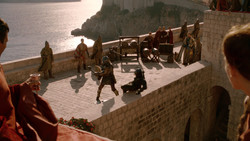 extant_GameOfThrones_2x01-TheNorthRemembers_0024