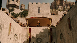 extant_GameOfThrones_2x01-TheNorthRemembers_0037