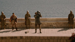 extant_GameOfThrones_2x01-TheNorthRemembers_0041