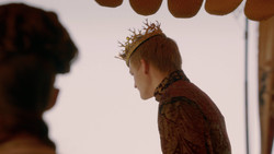 extant_GameOfThrones_2x01-TheNorthRemembers_0071