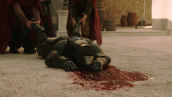 extant_GameOfThrones_2x01-TheNorthRemembers_0074