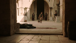 extant_GameOfThrones_2x01-TheNorthRemembers_0075