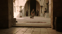extant_GameOfThrones_2x01-TheNorthRemembers_0077