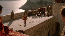 extant_GameOfThrones_2x01-TheNorthRemembers_0086